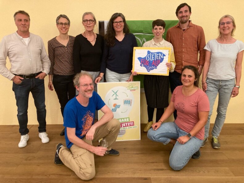 Abbildung 2: Mitglieder zusammen mit Lisa Mazzone für das Stomgesetz und für die Initiative 