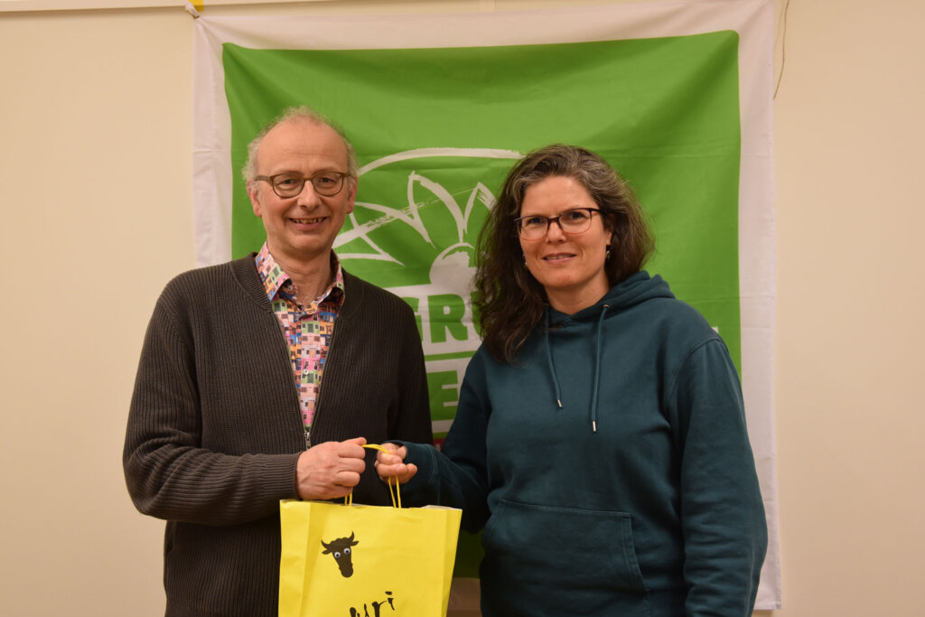 Nationalrat Michael Töngi mit Präsidentin der GRÜNEN Uri Eveline Lüönd